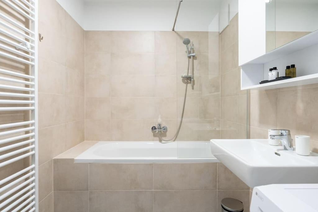 Urban 1Br Retreat, Easy City Link By Hm Viyana Dış mekan fotoğraf